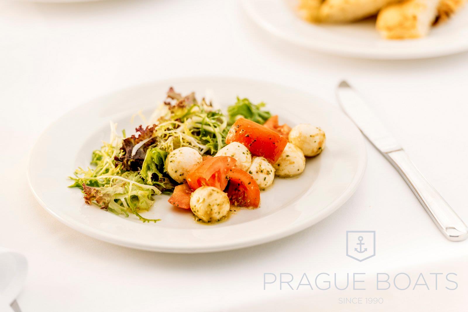 Käse und Erfrischungen